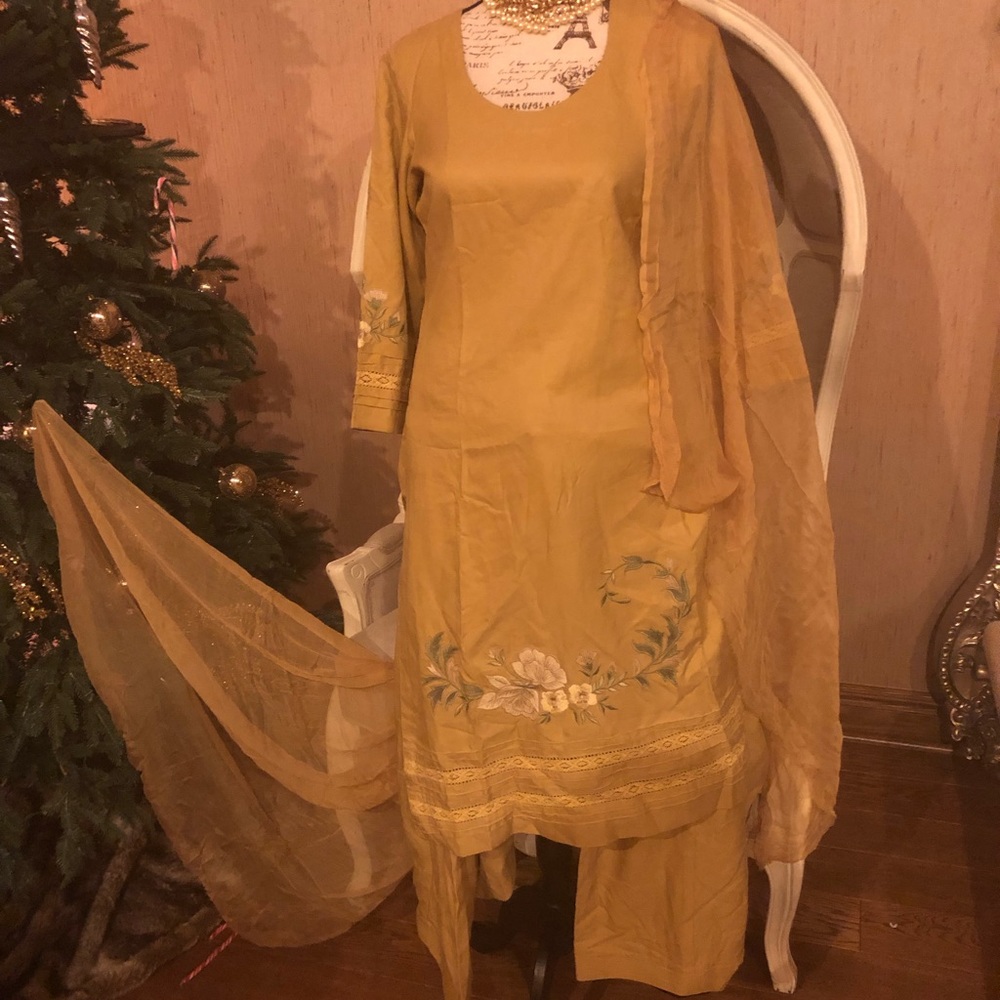 Salwar kameez  tunic kurta embroider Indian flora